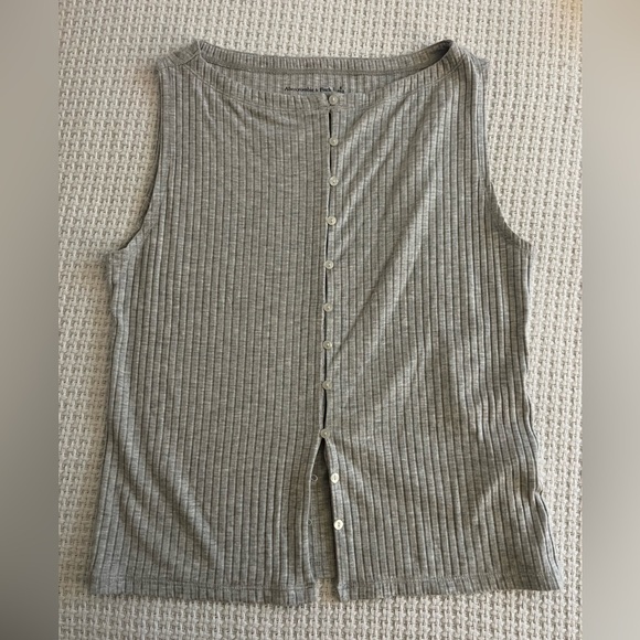 Abercrombie & Fitch Tops - Abercrombie & Fitch Light Gray Ribbed Shirt
